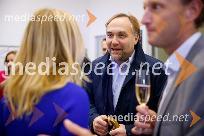  Mart D. Buh, soustanovitelj in direktor, Jezikovna agencija LanguageSitter®Poslovna liderka in poslovni lider 2023