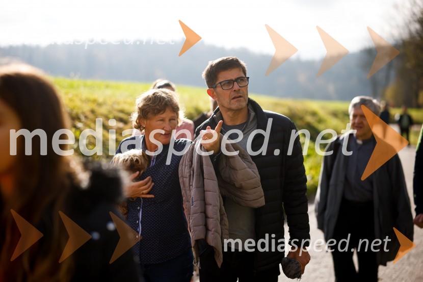  Ani Klemenčič;  Matjaž Rakovec, župan Mestne občine KranjOtvoritev nove šolske poti od naselja Pangrščica do Trstenika