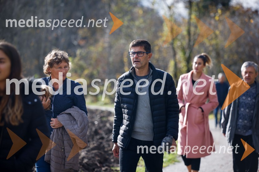  Ani Klemenčič;  Matjaž Rakovec, župan Mestne občine KranjOtvoritev nove šolske poti od naselja Pangrščica do Trstenika