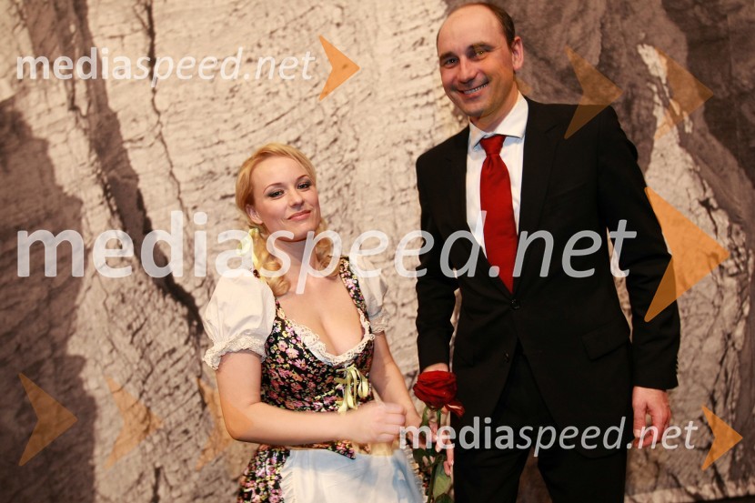 Sabina Cvilak Damjanovič, operna pevka in Matjaž Kovačič, predsednik uprave NKBMZlatorog, premiera opere