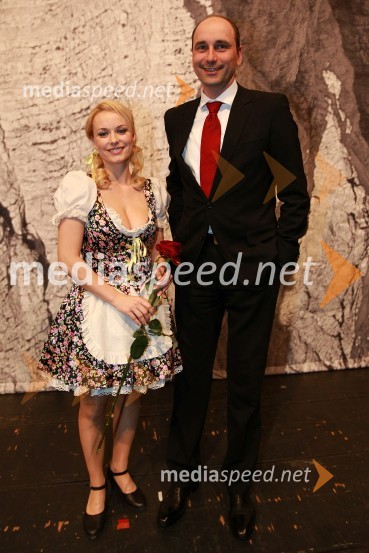 Sabina Cvilak Damjanovič, operna pevka in Matjaž Kovačič, predsednik uprave NKBMZlatorog, premiera opere