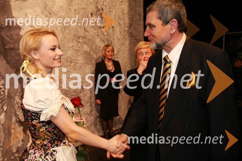 Sabina Cvilak Damjanovič, operna pevka in red. prof. dr. Ludvik Trauner, dekan Fakultete za gradbeništvo Univerze v MariboruZlatorog, premiera opere