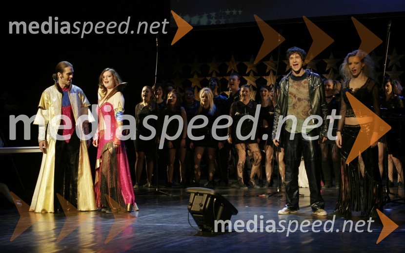 Program je popestril English Student Theater, ki ga sestavljajo dijaki Druge gimnazije MariborRazglasitev Naj Mariborčanov 2005
