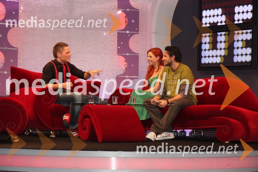 Sebastian, pevec in tv voditelj, Tanja Žagar, pevka in Jernej Tozon, član skupine ČukiRdeča preproga s Sebastianom, snemanje oddaje