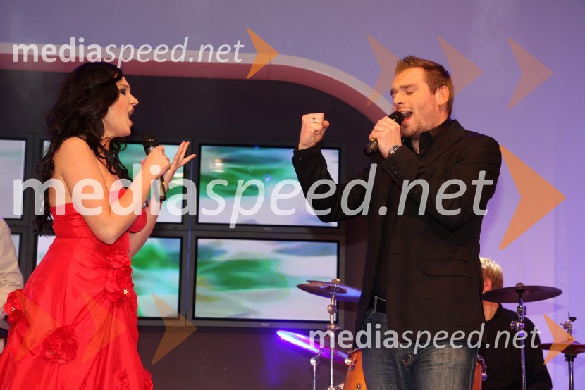 Alenka Gotar, pevka in Iztok Gustinčič, pevec skupine SonsRdeča preproga s Sebastianom, snemanje oddaje