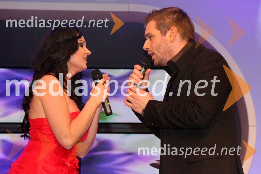 Alenka Gotar, pevka in Iztok Gustinčič, pevec skupine SonsRdeča preproga s Sebastianom, snemanje oddaje