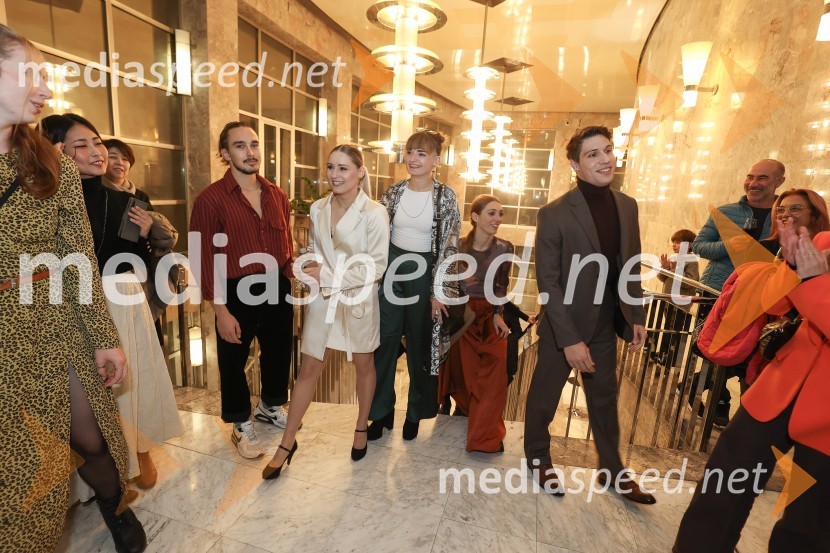  Eri Nishibara, plesalka;  Robbie Pitt, plesalec;  Noemi Capuano, plesalka;  Dalma Kitley, plesalka;  Rebecca Moriondo, plesalka;  Marco Arzenton, plesalecPerpetuum mobile, plesna predstava v SNG Nova Gorica