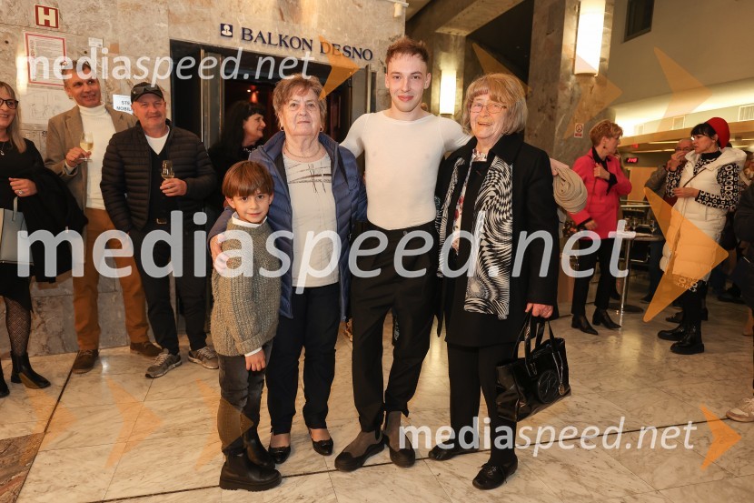  ... ;  ... ;  Luka Vodopivec, plesalec;  ... Perpetuum mobile, plesna predstava v SNG Nova Gorica