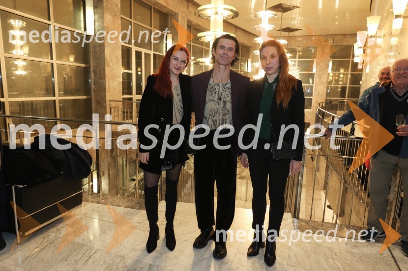  Nastja Bremec Rynia, koreografinja, MN dance Company;  Michal Rynia, koreograf, MN dance Company;  Ana  Kržišnik Blažica, dramaturginjaPerpetuum mobile, plesna predstava v SNG Nova Gorica