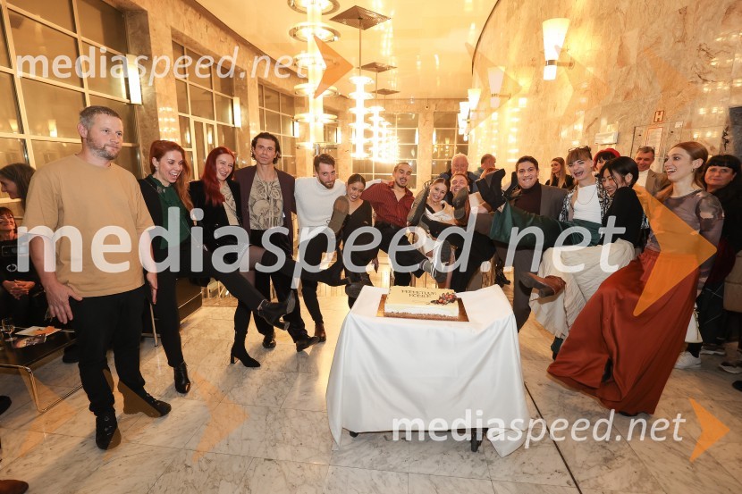  ... ;  Ana  Kržišnik Blažica, dramaturginja;  Nastja Bremec Rynia, koreografinja, MN dance Company;  Michal Rynia, koreograf, MN dance Company;  ... ;  Karelis Zambrano, plesalka;  Robbie Pitt, plesalec;  Noemi Capuano, plesalka;  Marco Arzenton, plesalec;  Dalma Kitley, plesalka;  Eri Nishibara, plesalka;  Rebecca Moriondo, plesalkaPerpetuum mobile, plesna predstava v SNG Nova Gorica