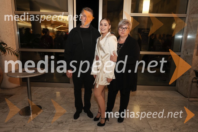  ... ;  Noemi Capuano, plesalka;  ... Perpetuum mobile, plesna predstava v SNG Nova Gorica