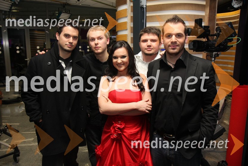 Skupina Sons in Alenka Gotar, pevkaRdeča preproga s Sebastianom, snemanje oddaje