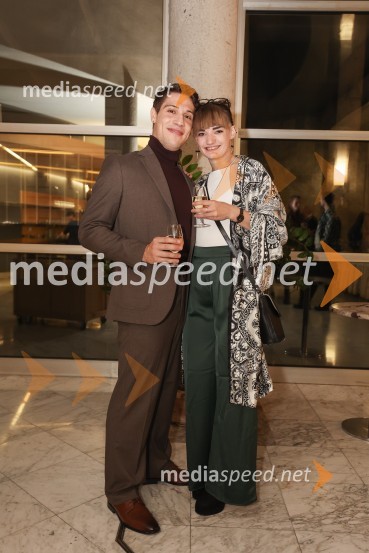  Marco Arzenton, plesalec;  Dalma Kitley, plesalkaPerpetuum mobile, plesna predstava v SNG Nova Gorica