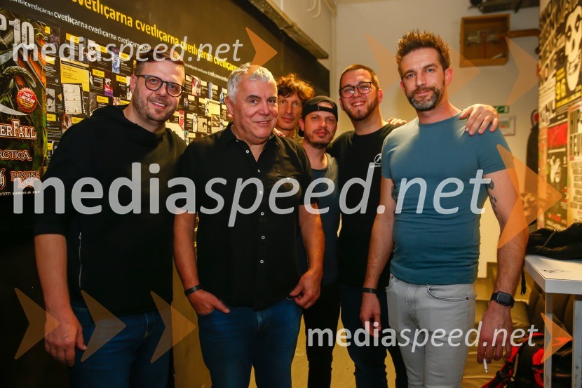  Tine Čas, kitarist skupine Lačni Franz;  Zoran Predin, glasbenik;  Boštjan Artiček, klaviature, skupina Lačni Franz;  Luka  Čadež, bobnar, skupina Lačni Franz;  ... ;  Anej Kočevar, basist skupine Lačni FranzLAČNI FRANZ, Veliki finale z gosti, koncert