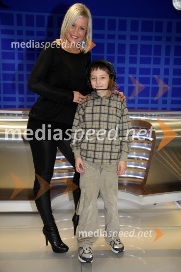 Špelca Kleinlercher, pevka, in Nino, sin Branke Breznik, producentke RTSRdeča preproga s Sebastianom, snemanje oddaje