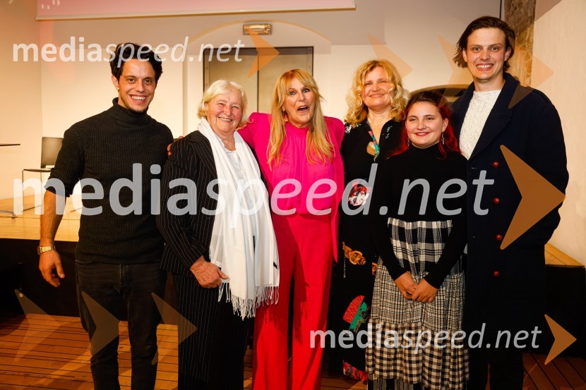  Maj Klemenc;  Reska Mlakar;  Zvezdana  Mlakar, igralka;  ... ;  ... ;  Lan KlemencPogovori, ki so mi spremenili življenje, izid knjige Zvezdane Mlakar in Roka Smoleja