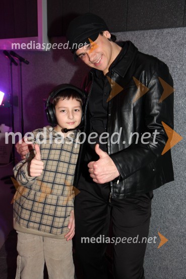 Nino, sin Branke Breznik, producentke RTS, in Samuel Lucas, pevecRdeča preproga s Sebastianom, snemanje oddaje