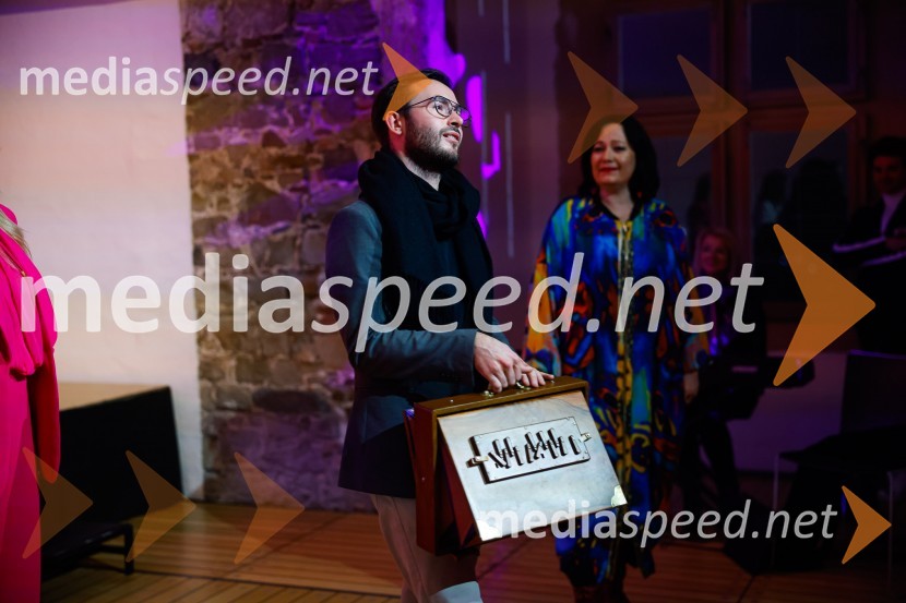  ... ;  Maja Gal Štromar, igralka in pisateljicaPogovori, ki so mi spremenili življenje, izid knjige Zvezdane Mlakar in Roka Smoleja