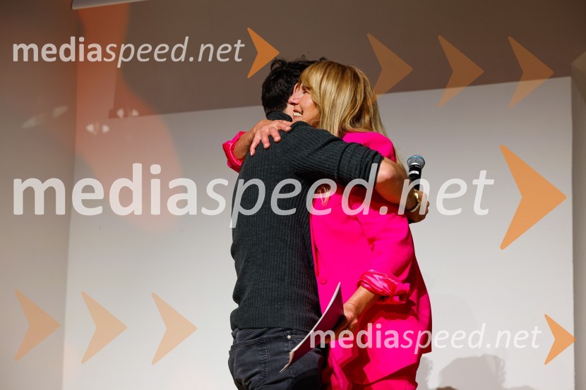  Maj Klemenc;  Zvezdana  Mlakar, igralkaPogovori, ki so mi spremenili življenje, izid knjige Zvezdane Mlakar in Roka Smoleja