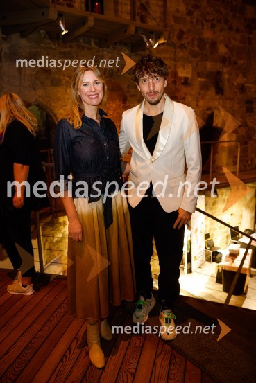  Alenka Birk, stilistka;  Aljoša Bagola, kreativni direktor, kolumnist, predavatelj in knjižni avtorPogovori, ki so mi spremenili življenje, izid knjige Zvezdane Mlakar in Roka Smoleja