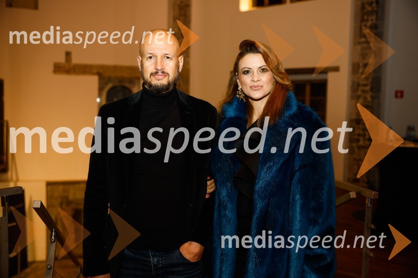  Dejan Kontrec, generalni sekretar, Hokejska zveza Slovenije;  Nina Osenar Kontrec, pevka, voditeljica, modelPogovori, ki so mi spremenili življenje, izid knjige Zvezdane Mlakar in Roka Smoleja