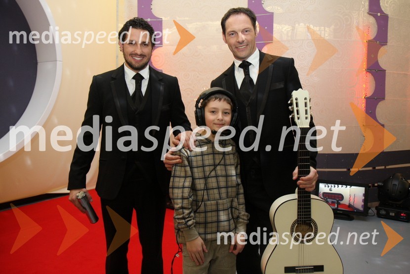 Jernej Tozon, član skupine Čuki, Nino, sin Branke Breznik, producentke RTS, in Jože Potrebuješ, član skupine ČukiRdeča preproga s Sebastianom, snemanje oddaje