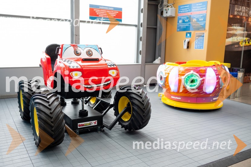 Praznična okrasitev v City centru Celje