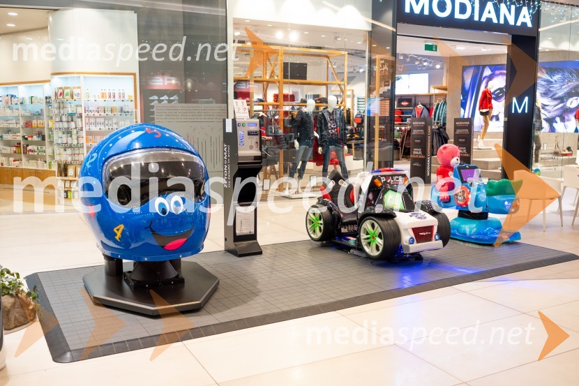 Praznična okrasitev v City centru Celje