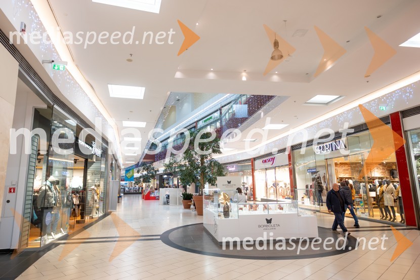 Praznična okrasitev v City centru Celje