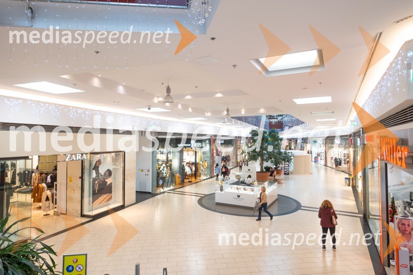 Praznična okrasitev v City centru Celje