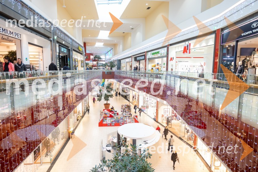 Praznična okrasitev v City centru Celje