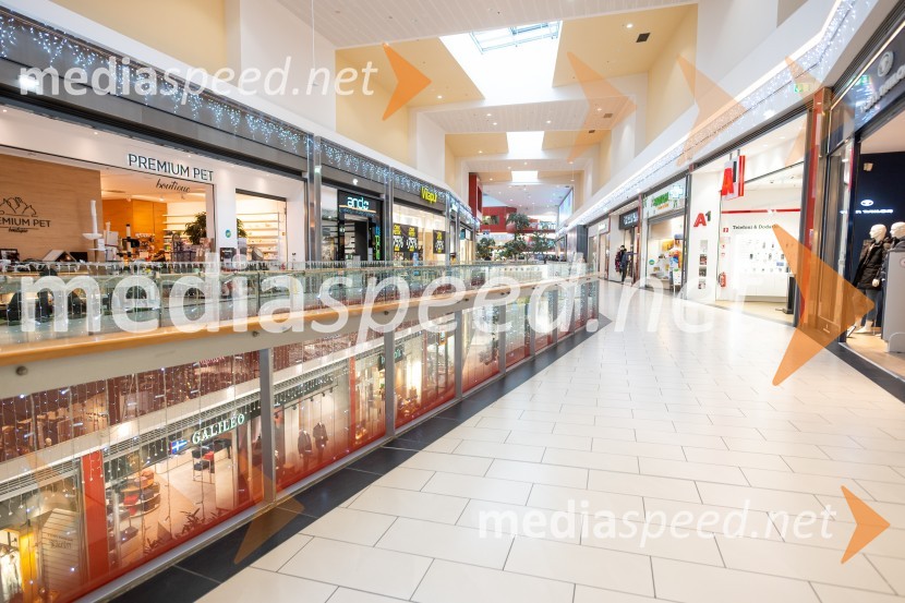 Praznična okrasitev v City centru Celje