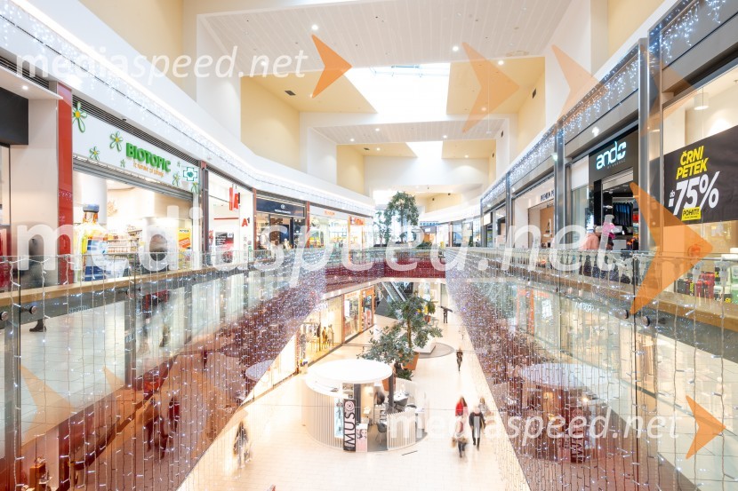 Praznična okrasitev v City centru Celje