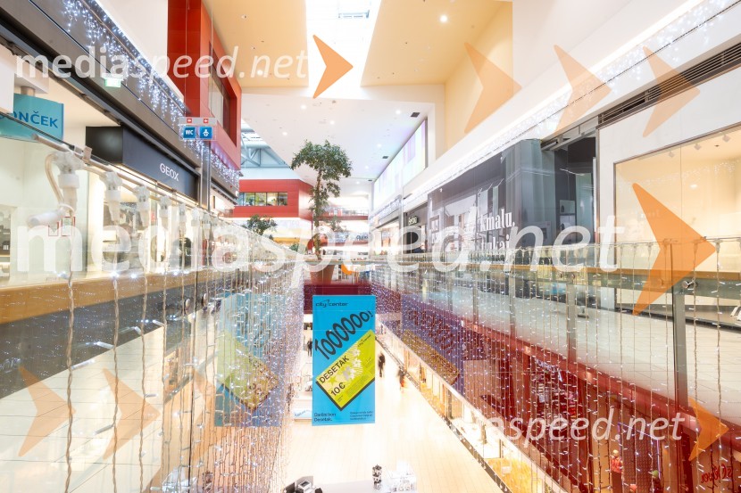 Praznična okrasitev v City centru Celje