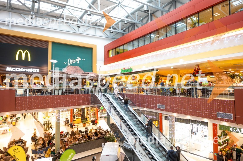 Praznična okrasitev v City centru Celje