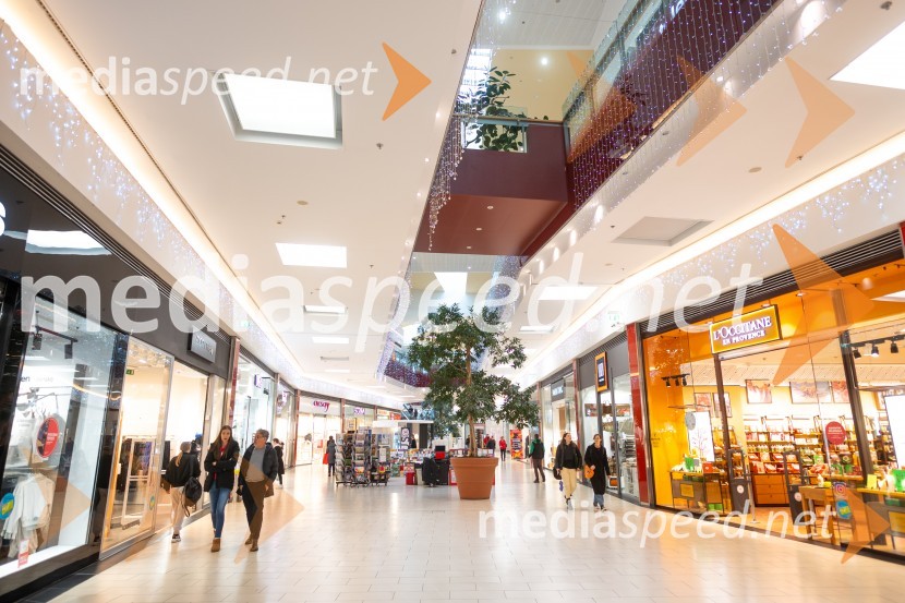 Praznična okrasitev v City centru Celje