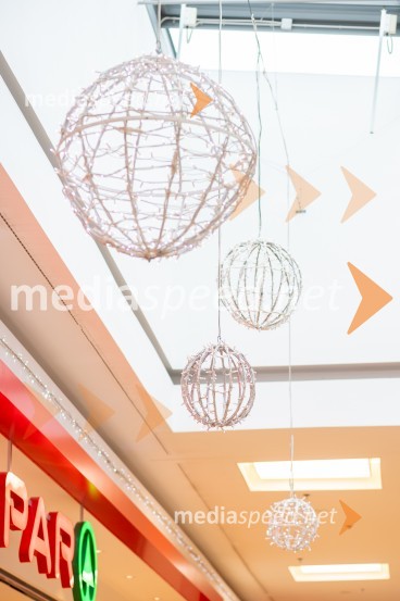 Praznična okrasitev v City centru Celje