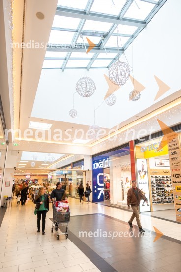 Praznična okrasitev v City centru Celje