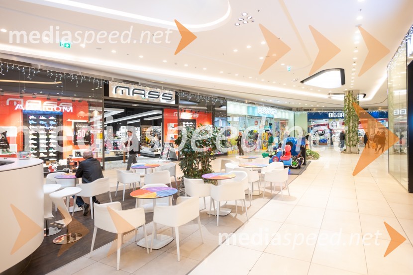 Praznična okrasitev v City centru Celje