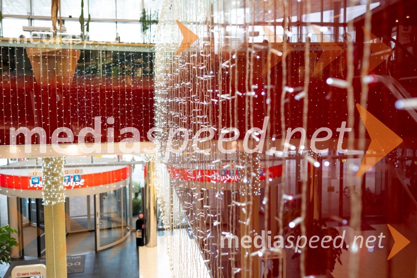 Praznična okrasitev v City centru Celje