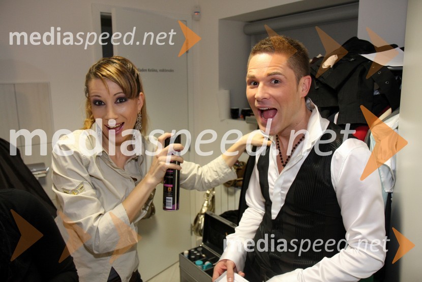 Erika Žnidaršič, televizijska voditeljica ter Sebastian, pevec in tv voditeljRdeča preproga s Sebastianom, snemanje oddaje