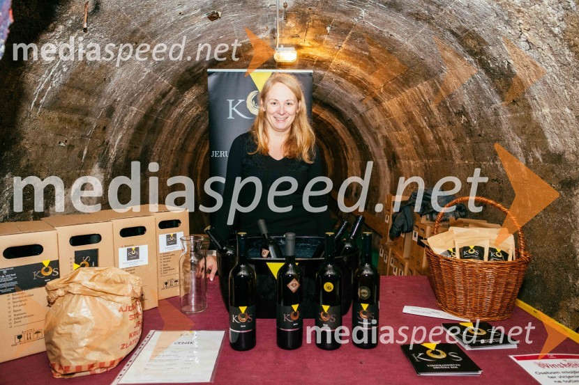mag. Tjaša Kos, vinogradništvo Kos, Vinska kraljica Slovenije 2002Vinska pot v rovih pod starim Kranjem 2022, petek