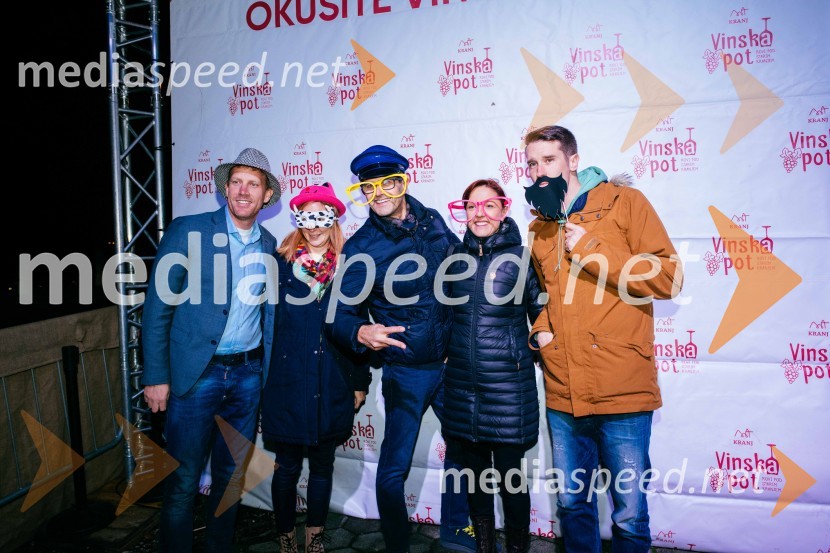  ... ;  ... ;  Matjaž Rakovec, župan Mestne občine Kranj;  Urša Manček Rakovec, marketing, RTV Slovenija;  Janez Černe, podžupan Mestne občine KranjVinska pot v rovih pod starim Kranjem 2022, petek