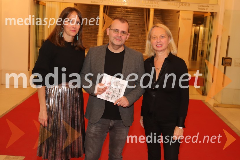  Špela Lešnik, producentka Drame SNG Maribor;  Alan Kavčič, predstavnik za odnose z javnostmi SNG Maribor;  Jasmina Leskovar, SNG MariborSamo ne se ustavit!, premiera drame v SNG Maribor