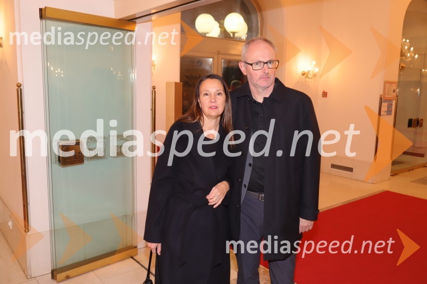  ... ; dr. Franc Trček, poslanec SDSamo ne se ustavit!, premiera drame v SNG Maribor