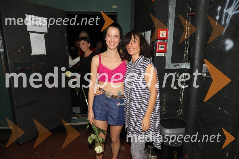  Eva Kraš, igralka;  Mirjana Šajinović, igralkaSamo ne se ustavit!, premiera drame v SNG Maribor