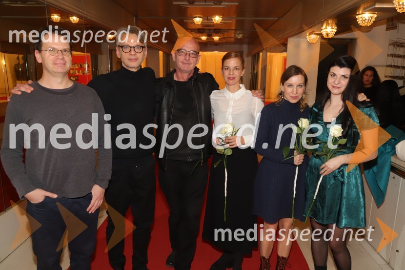  Primož Hladnik, glasbenik, Silence;  Primož Ekart, igralec, režiser;  Andrej  Hajdinjak, oblikovalec svetlobe;  Meta  Grgurevič, scenografinja;  Tina Kolenik, kostumografinja;  ... Samo ne se ustavit!, premiera drame v SNG Maribor