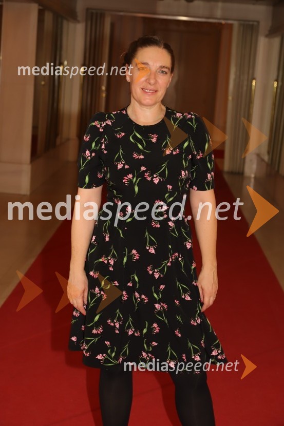  Maša Žilavec, igralkaSamo ne se ustavit!, premiera drame v SNG Maribor