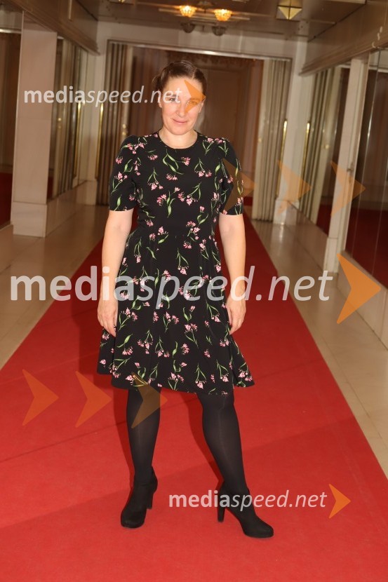  Maša Žilavec, igralkaSamo ne se ustavit!, premiera drame v SNG Maribor