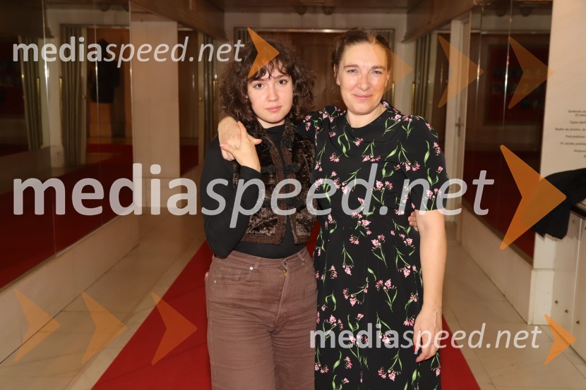  Jana Bjelobrk;  Maša Žilavec, igralkaSamo ne se ustavit!, premiera drame v SNG Maribor